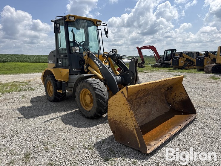 2014-deere-244j-image-3