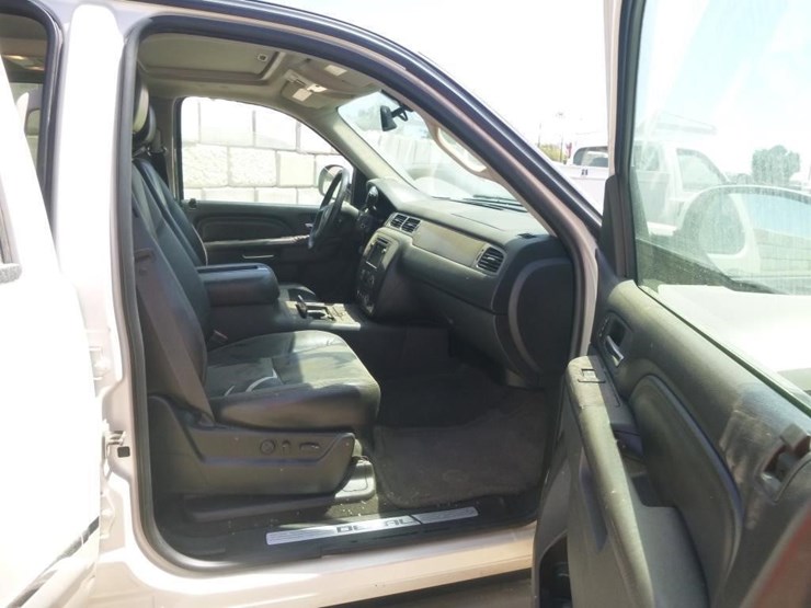 2011-gmc-yukon-denali-image-18