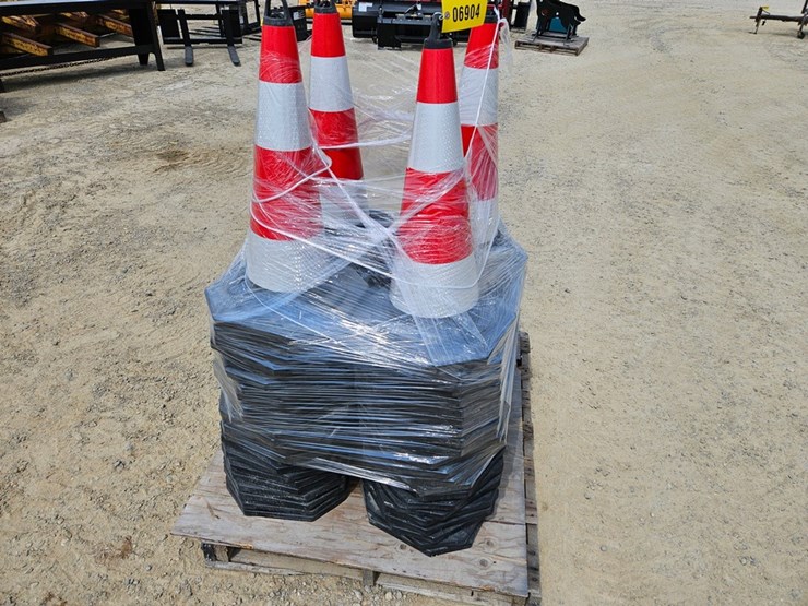 #6904-•-new-agrotec-traffic-cones-image-2