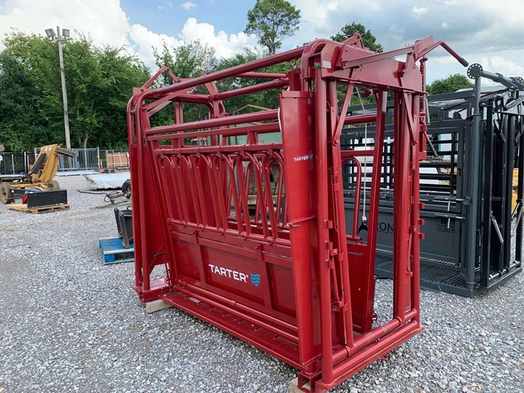 tarter-cattle-master-squeeze-chute-image-16