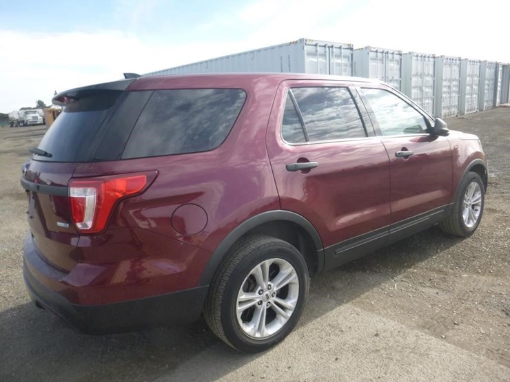 2017-ford-explorer-image-3