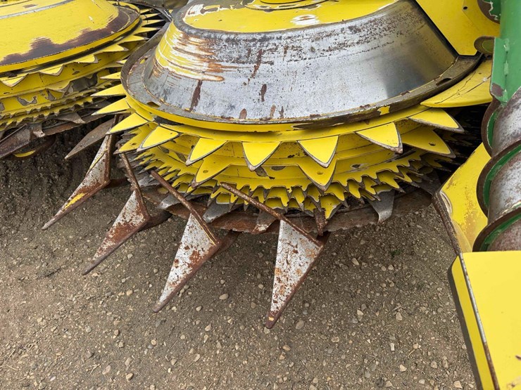 2005-john-deere-7400-image-11
