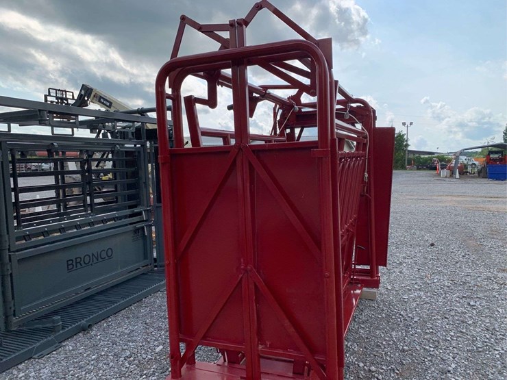 tarter-cattle-master-squeeze-chute-image-19