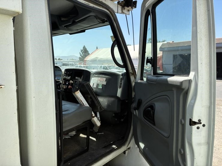 2003-international-durastar-4300-image-15