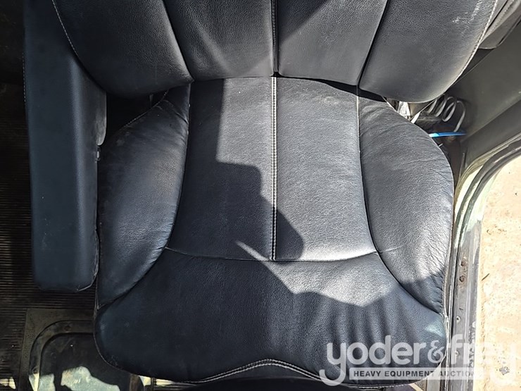 2000-peterbilt-357-image-63