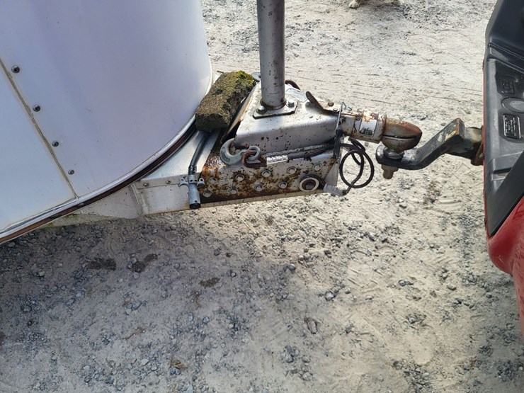 hart-tandem-axle-2-horse-bumper-trailer-w/tack-room-image-10