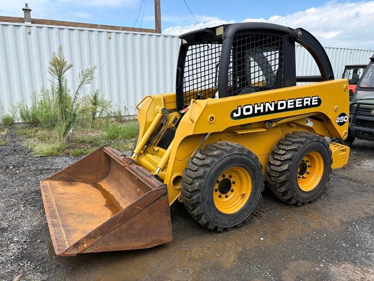 john-deere-250-image-1
