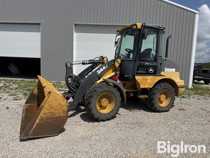 2014-deere-244j-image-1