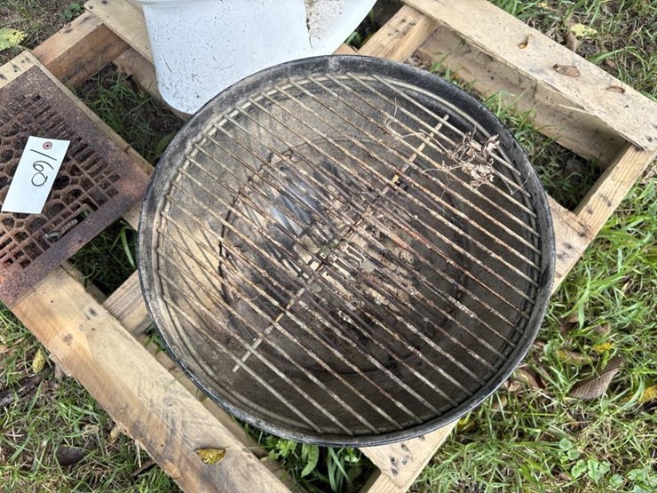 small-charcoal-grill-image-3