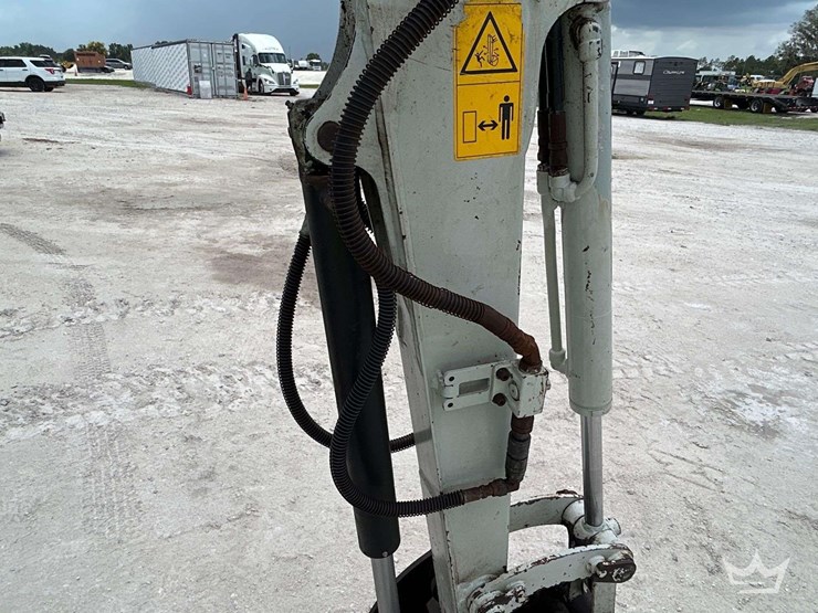 2022-takeuchi-tb225-image-13