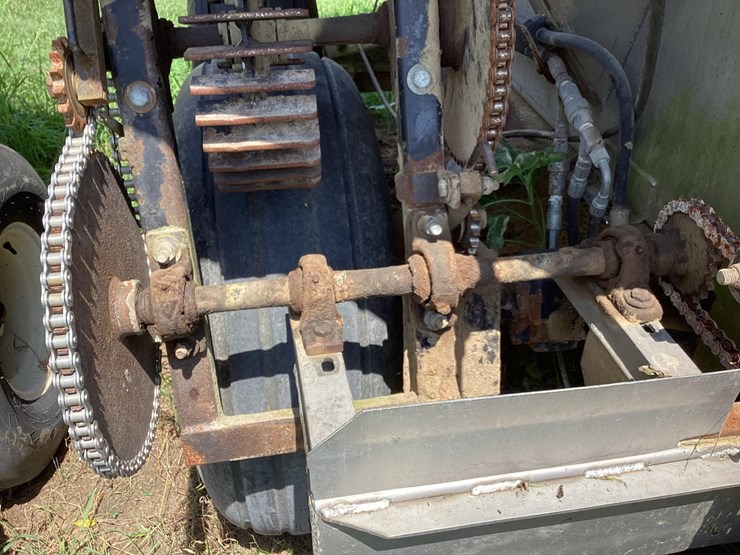 adams-8-ton-lime-spreader-image-18