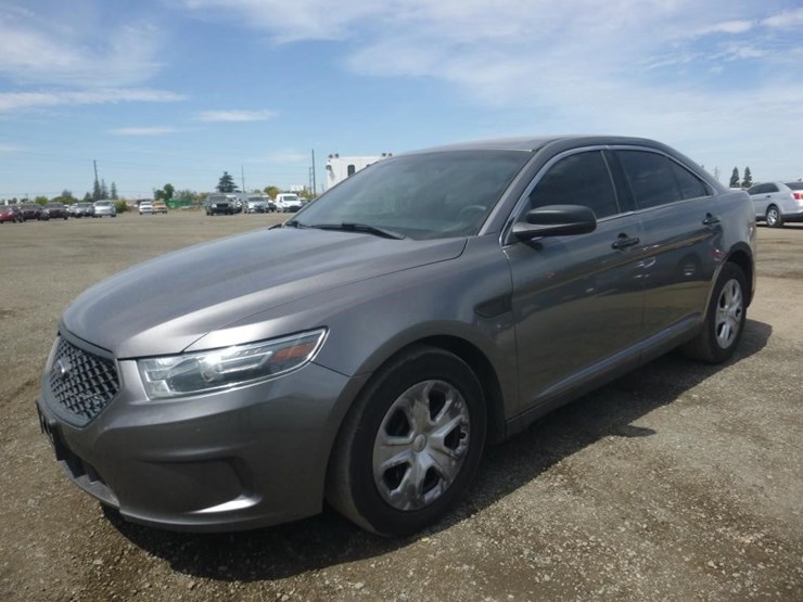 2015-ford-taurus-sedan-image-1