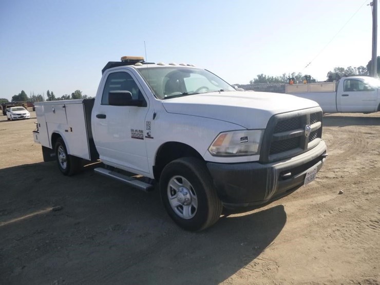 2016-dodge-3500-image-3