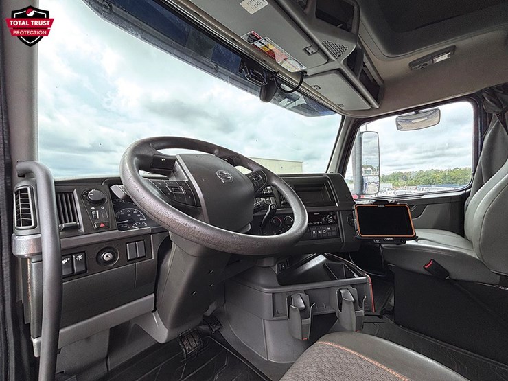 2022-volvo-vnl-760-image-6