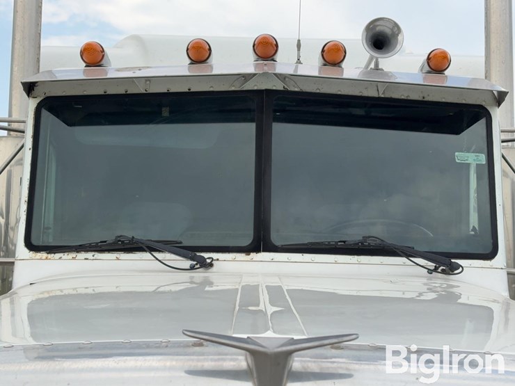 2000-peterbilt-378-image-12