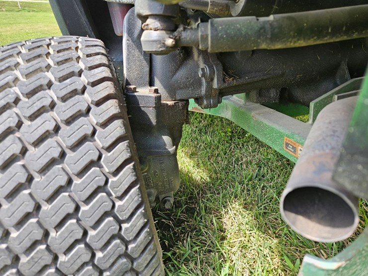 2011-john-deere-1445-image-34