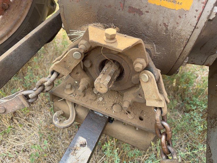 massey-ferguson-135-image-21