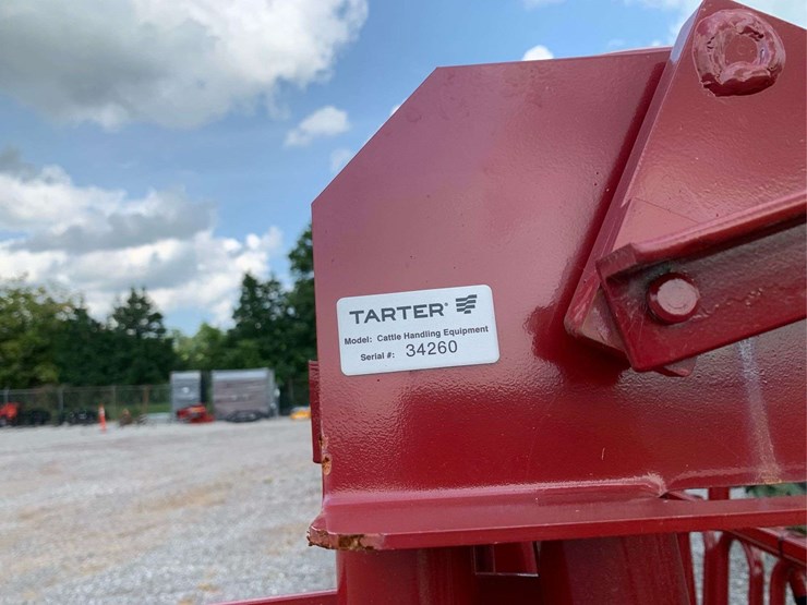 tarter-cattle-master-squeeze-chute-image-18
