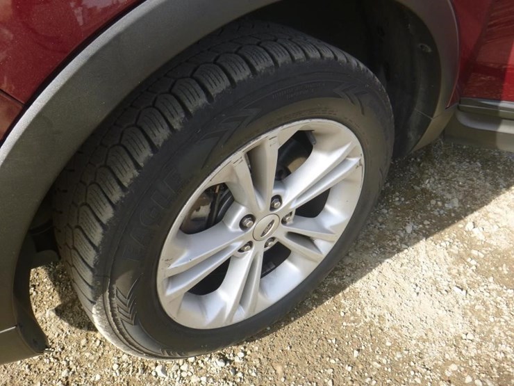 2015-ford-explorer-image-13
