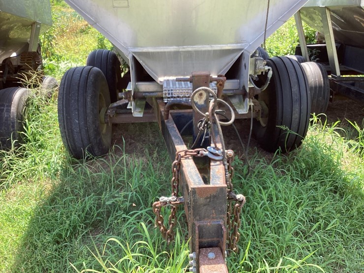 adams-8-ton-lime-spreader-image-3