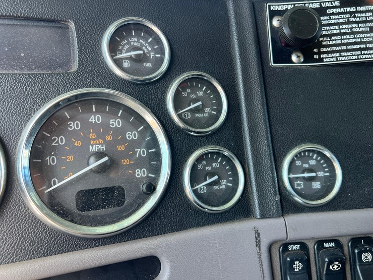 2011-peterbilt-386-image-55