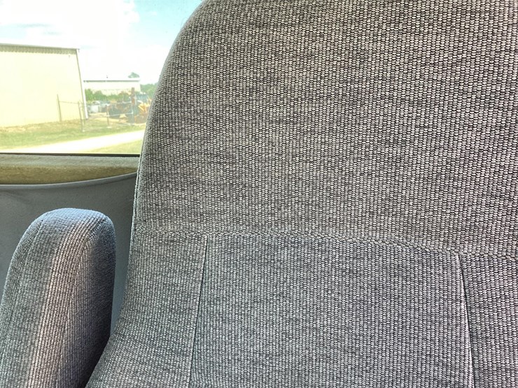 2014-freightliner-m2-image-48