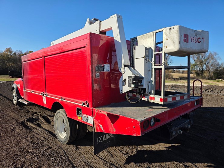 2017-ram-5500-bucket-truck-image-5