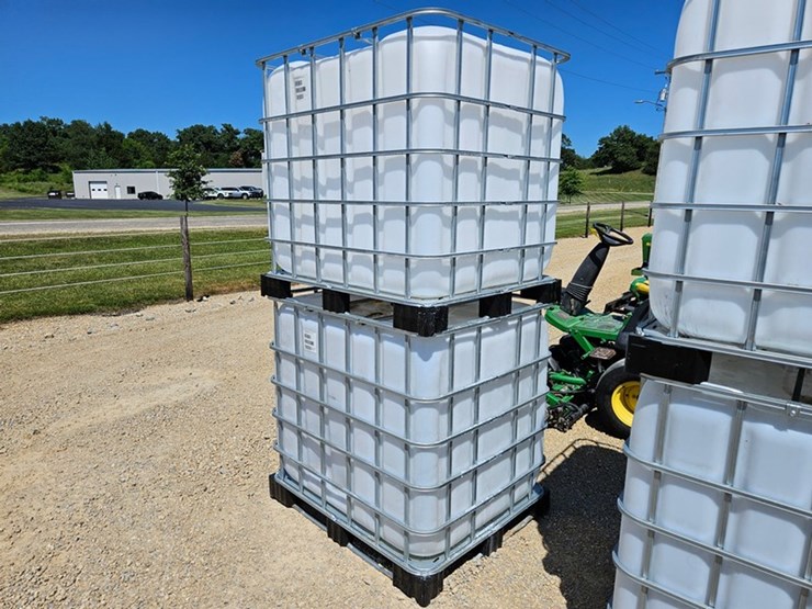 #204-•-2---food-grade-plastic-tanks-image-3