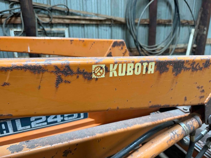 245-kubota-tractor-image-27