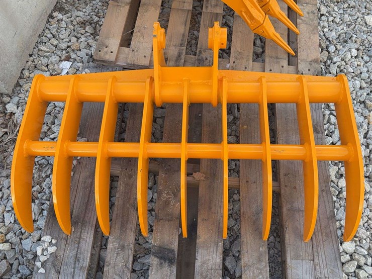 giyi-cat305-41-inch-rake-bucket-image-2