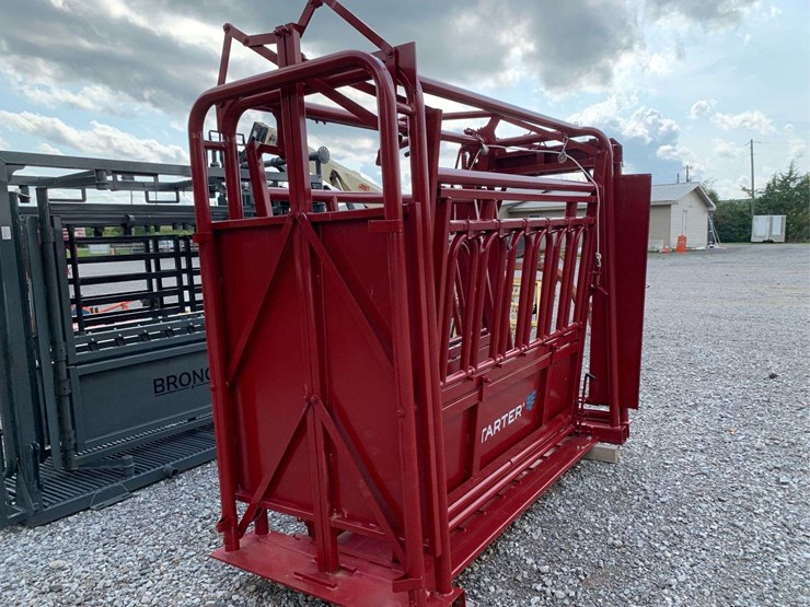 tarter-cattle-master-squeeze-chute-image-9