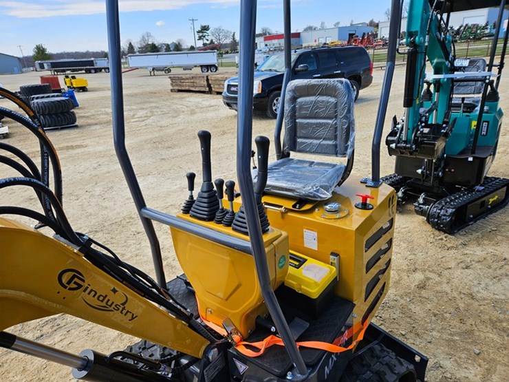 #217-•-2026-agt-mx12r-mini-excavator-image-14