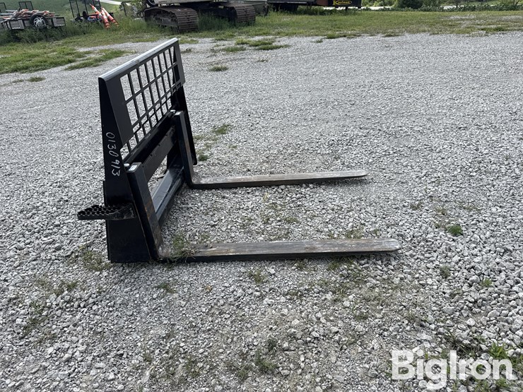 caterpillar-pallet-forks-image-4