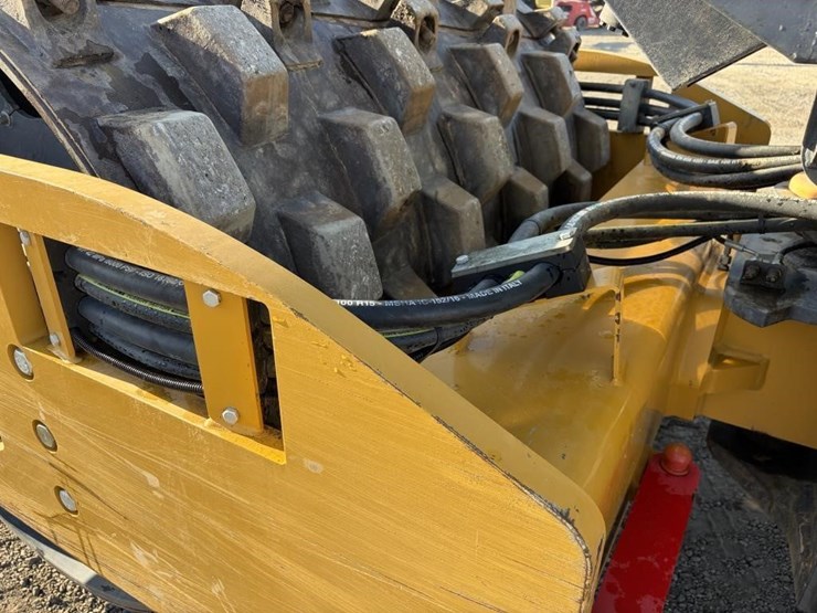 2021-xcmg-cv83pdu-vibratory-roller-image-8
