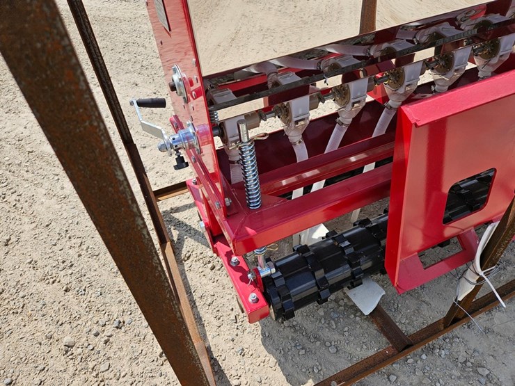 #6899-•-new-agt-stsd10-seeder-image-16