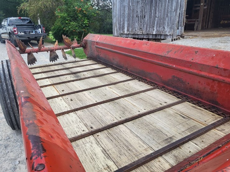 new-holland-520-image-36