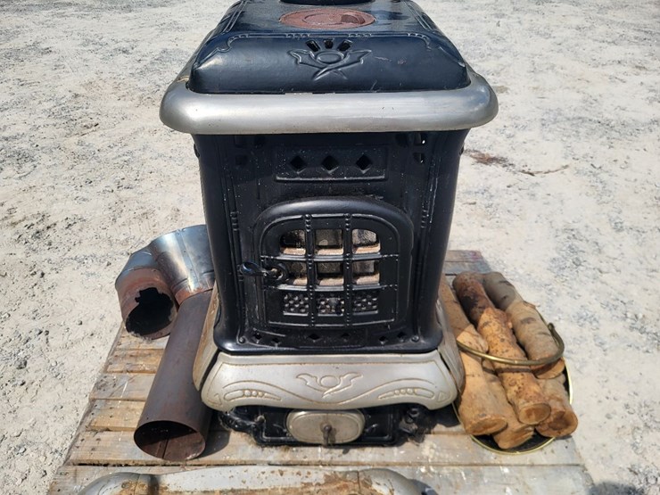 brilliant-the-wemble-co.--no-16-176-cast-wood-burning-stove-image-15