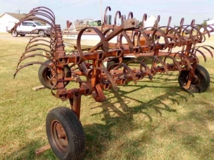 24'-crustbuster-cultivatior,-front-fold-image-5