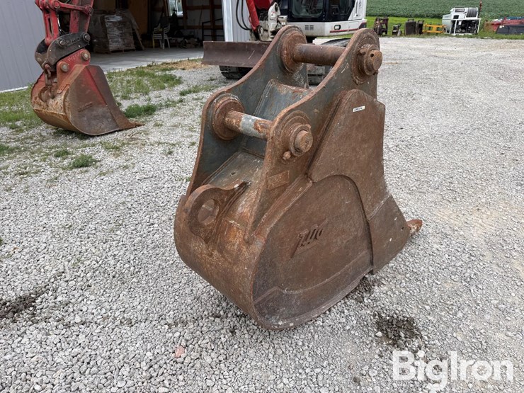 tag-24"-excavator-bucket-image-5