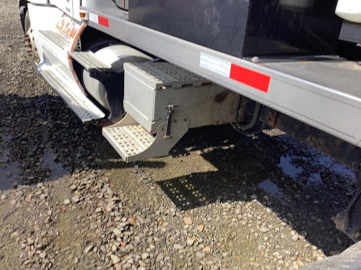 2006-freightliner-cst-120-tender-truck-image-17