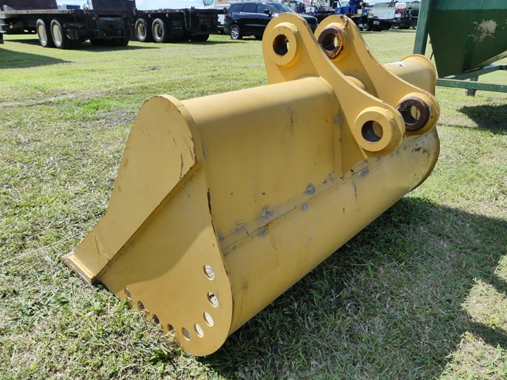caterpillar-60-image-4