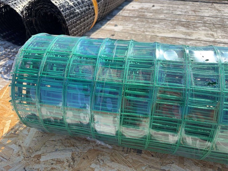 green-vinyl-coated-metal-welded-wire-fence-roll-98.4ft-x-4ft-image-2