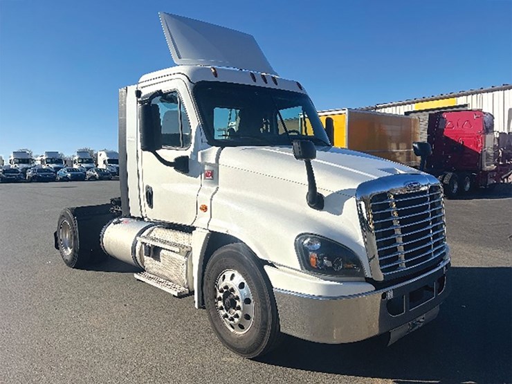 2019-freightliner-cascadia-125-image-1