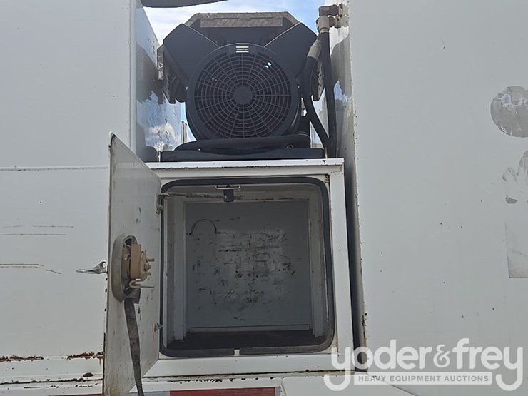2012-peterbilt-348-image-31