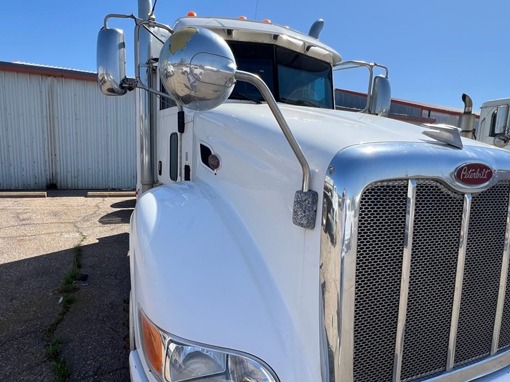 2011-peterbilt-386-image-29