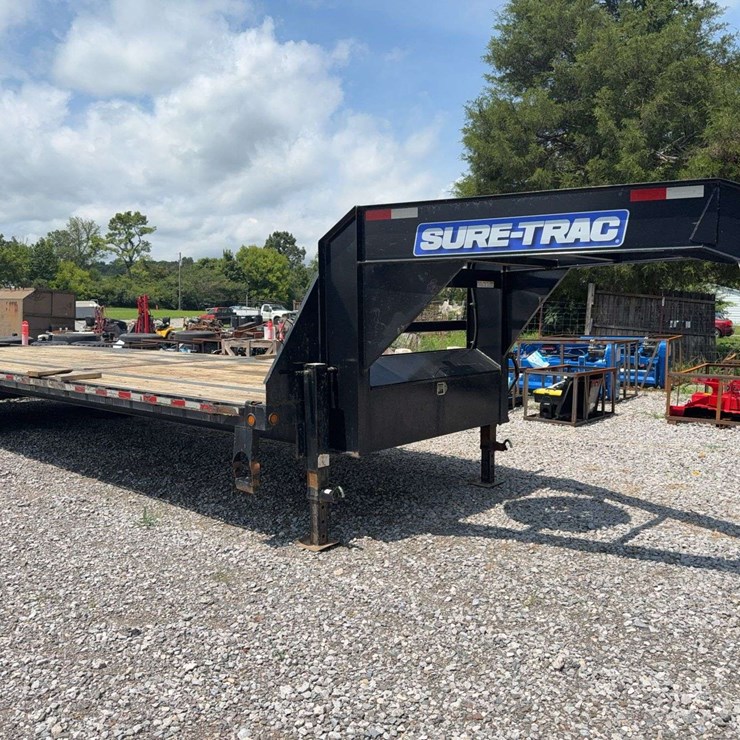 SURE-TRAC 30' GOOSENECK TRAILER