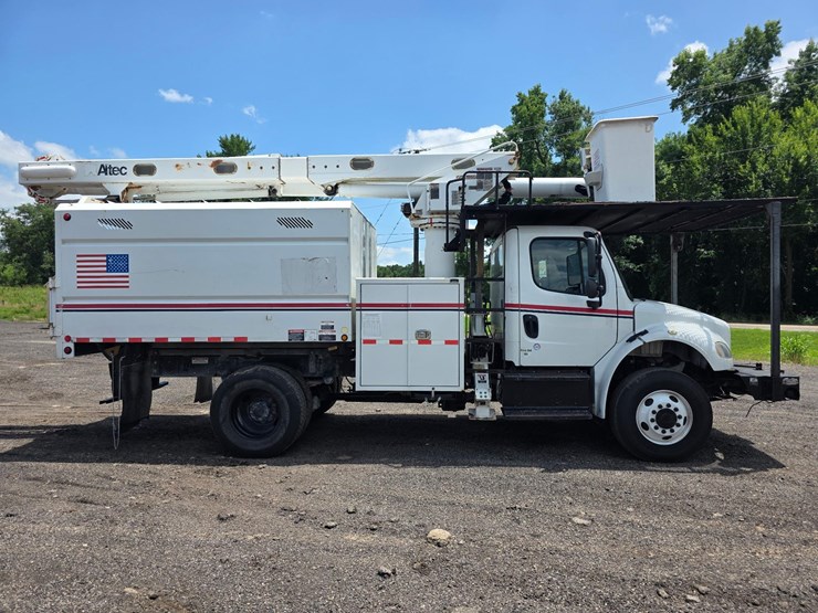 freightliner-bucket-truck-image-4