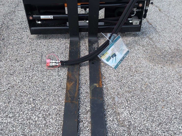 wolverine-skid-steer-pallet-fork-hydraulic-adjustable-pfa-11-3300g-image-1