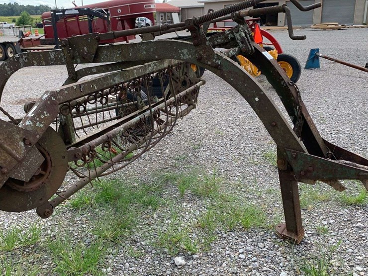 side-delivery-hay-rake-image-1