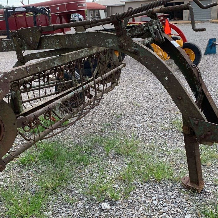 SIDE DELIVERY HAY RAKE